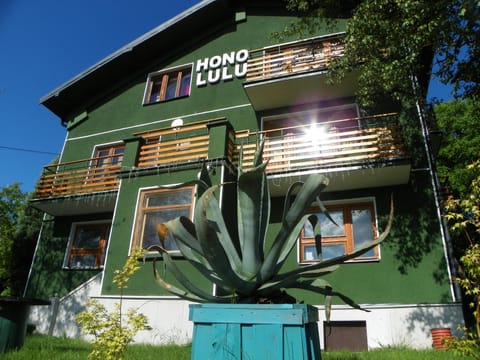 Property building, Day