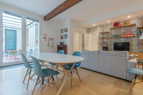TV and multimedia, Living room, Dining area