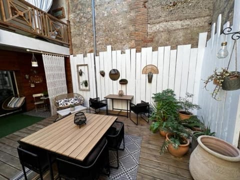 Patio, Dining area