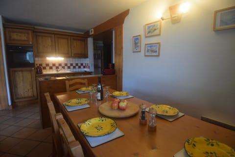 Spacious Apartment 2 Minutes from Ski Lift, Equipped for Babies Apartment in Les Houches