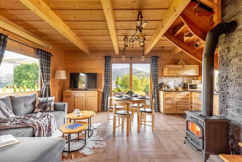 TV and multimedia, Kitchen or kitchenette, Living room, Seating area, Dining area