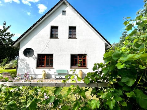 Natur&Meer: Ferienwohnung im idyllischen Landhaus Apartment in Mecklenburg-Vorpommern, Germany