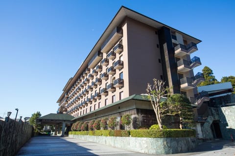 Nearby landmark, Facade/entrance, Day