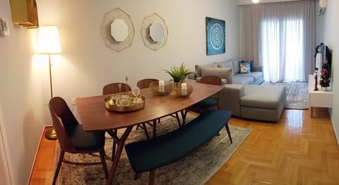 TV and multimedia, Living room, Seating area, Dining area