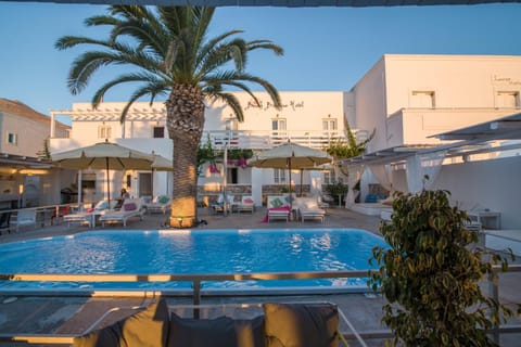 Swimming pool