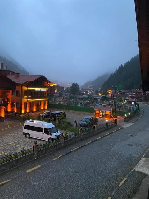 Neighbourhood, Street view
