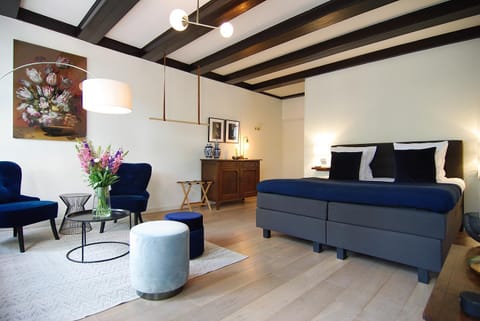 Seating area, Bedroom
