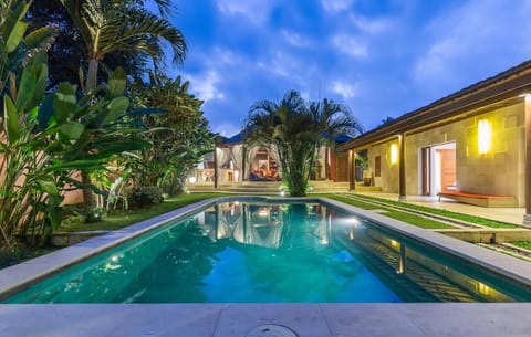 Villa Pilou Bed and Breakfast in Kediri