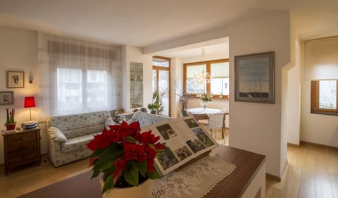 Library, TV and multimedia, Living room