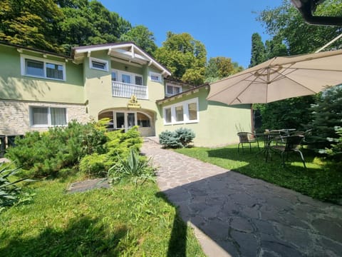 Property building, Garden, View (from property/room), Garden view, Inner courtyard view