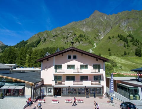 Facade/entrance, Summer, On site