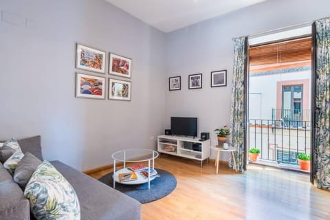 TV and multimedia, Balcony/Terrace, Living room, Quiet street view