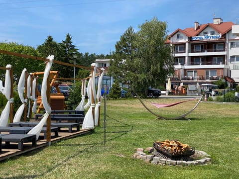 Property building, Garden, sunbed