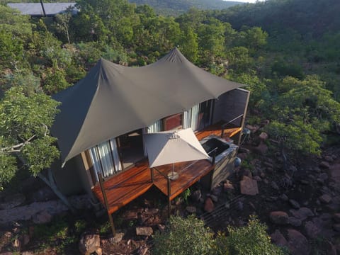 Property building, Patio, Natural landscape, Bird's eye view, Balcony/Terrace, Decorative detail, Area and facilities, Swimming pool, Swimming pool