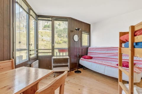 Bed, Living room, Dining area, bunk bed