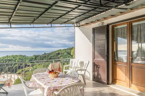 Property building, Balcony/Terrace, Living room