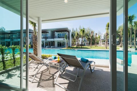 Seating area, Pool view