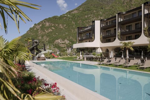 Property building, Mountain view, Pool view, Swimming pool