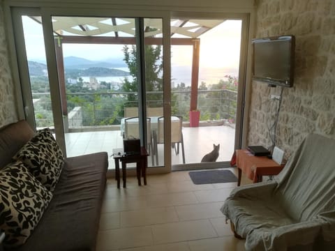 TV and multimedia, Living room, Seating area, Sea view