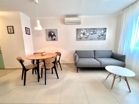 Living room, Seating area, Dining area, air conditioner