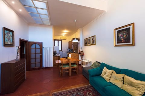 Coffee/tea facilities, Kitchen or kitchenette, Living room, Photo of the whole room, Seating area