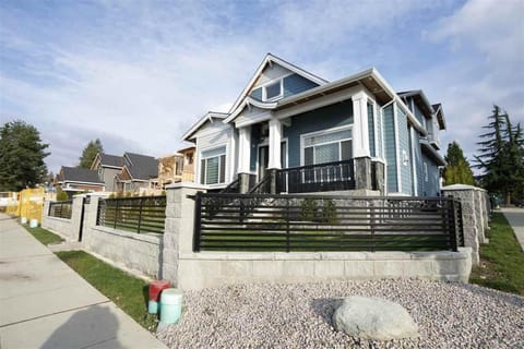 Kim's Place House in Surrey