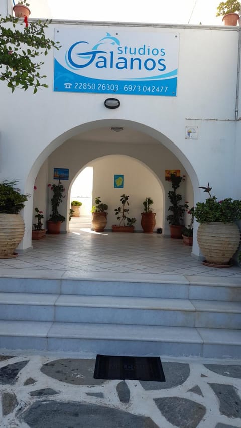 Property building, Facade/entrance, Logo/Certificate/Sign, Location