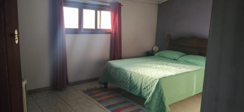 Bed, Neighbourhood, Photo of the whole room, Decorative detail, Floor plan, Family, Family