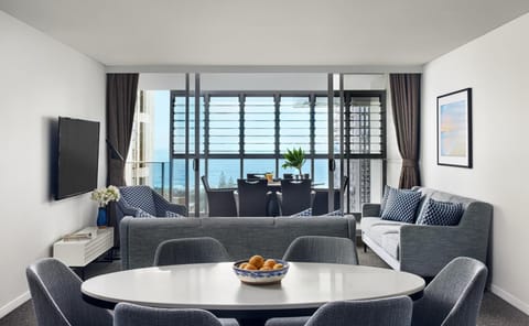 TV and multimedia, Living room, Seating area, Dining area