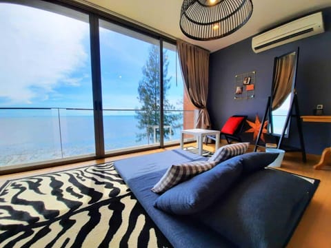 Bed, Natural landscape, Living room, Photo of the whole room, Seating area, Bedroom, air conditioner