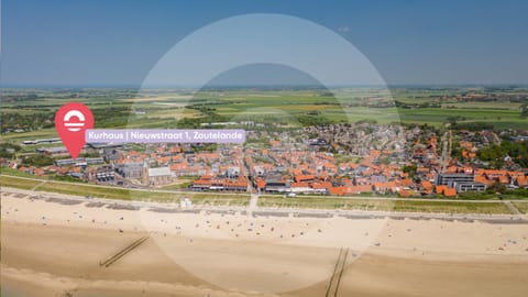 Welcome in - Kurhaus appartement 5 - met terras en 50m van het strand House in Zoutelande