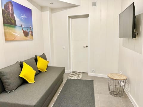 Cozy Suite apartment, WiFi! Apartment in Badalona