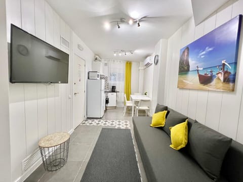 Cozy Suite apartment, WiFi! Apartment in Badalona