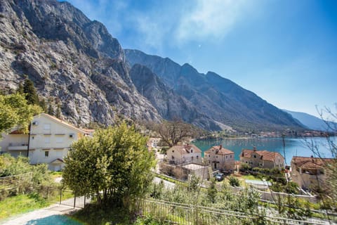 Mountain view, Sea view