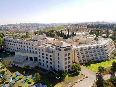 Facade/entrance, Bird's eye view, Mountain view