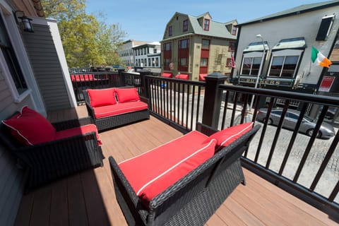 The Newport Lofts - Brick Market Place Apartment in Newport