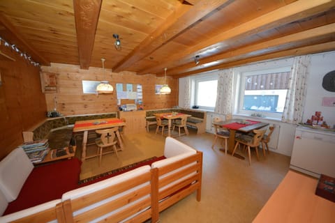 Restaurant/places to eat, Living room, Lounge or bar, Seating area