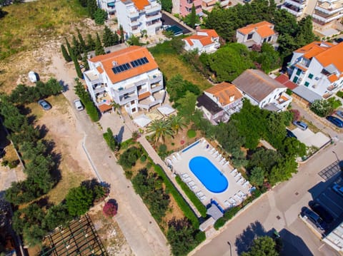 Facade/entrance, Bird's eye view