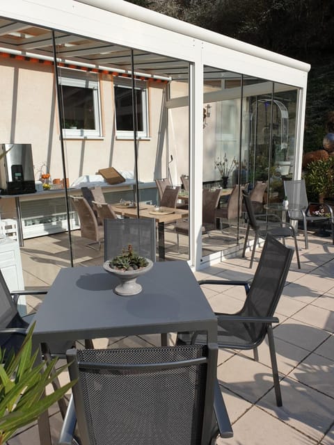 Breakfast, Internal: Not applicable to any particular room