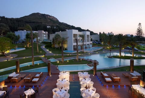 Restaurant/places to eat, Garden, Lounge or bar, Swimming pool