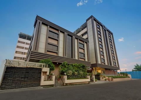 Property building, Day
