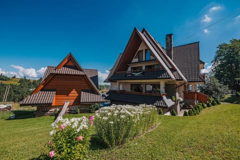 Property building, Day, Garden, Garden view