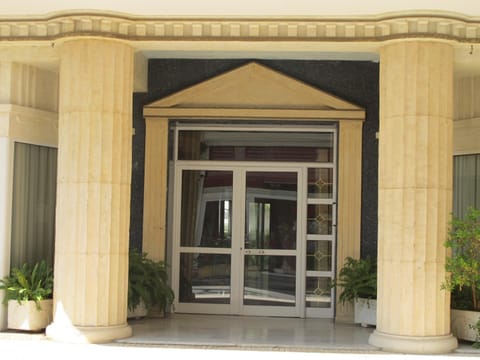 Facade/entrance