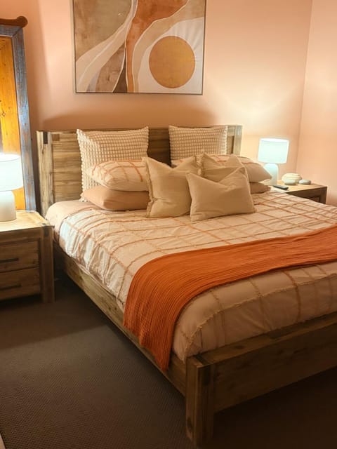 Bed, Bedroom, air conditioner