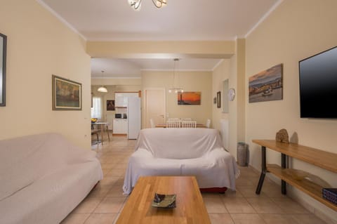 Kitchen or kitchenette, Seating area, Dining area