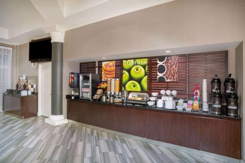 Restaurant/places to eat, Dining area, On site, Breakfast