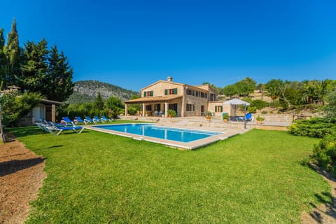 Property building, Day, Natural landscape, Garden, Garden view, Mountain view, Pool view, Swimming pool, sunbed