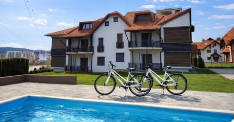 Property building, Day, Cycling, Pool view