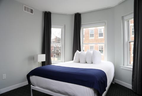 Bed, View (from property/room), Bedroom, City view
