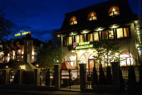 Property building, Facade/entrance, Facade/entrance, Night, Property logo or sign